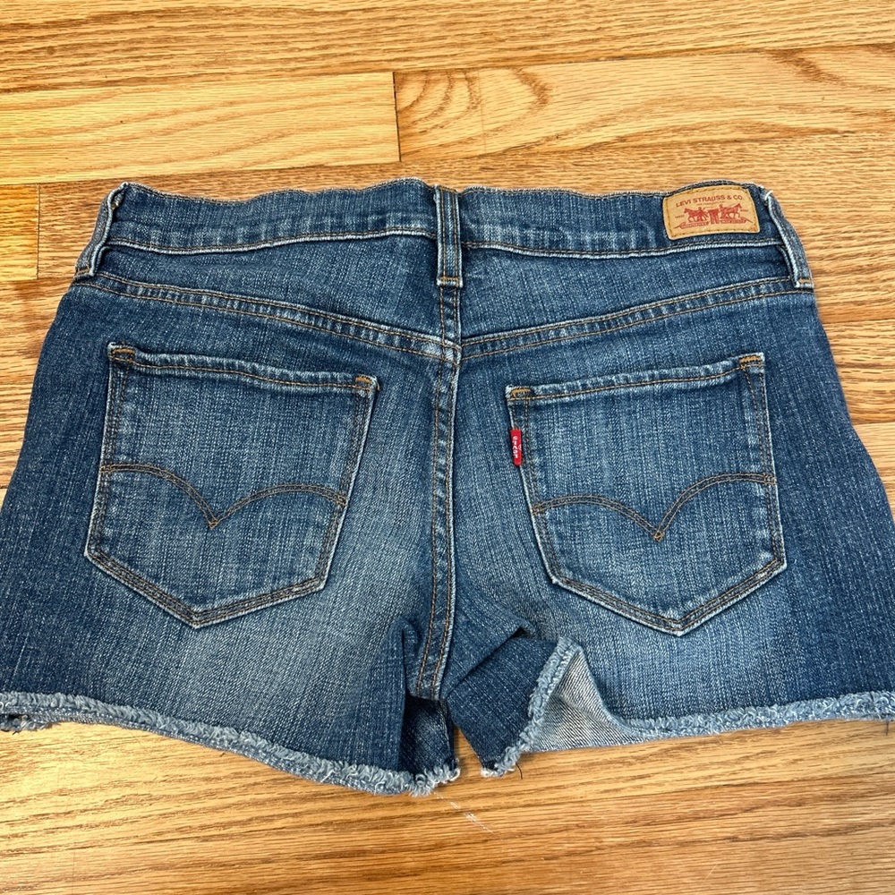 Levi’s dark blue denim shorts